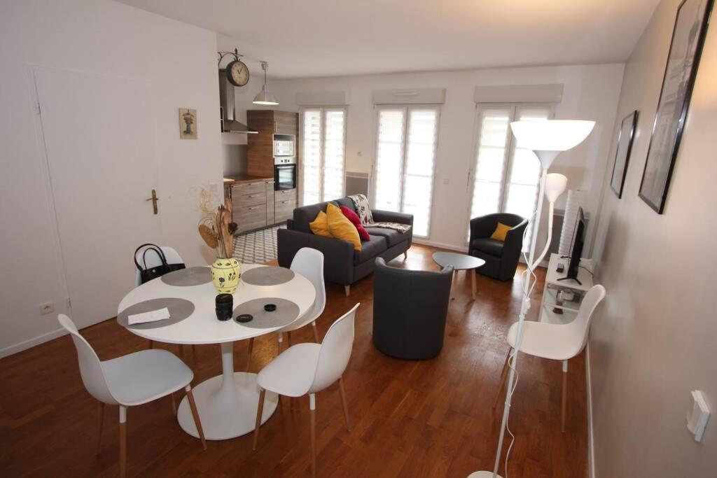 Sloan Square Apartment Bmyguest Serris Exterior photo